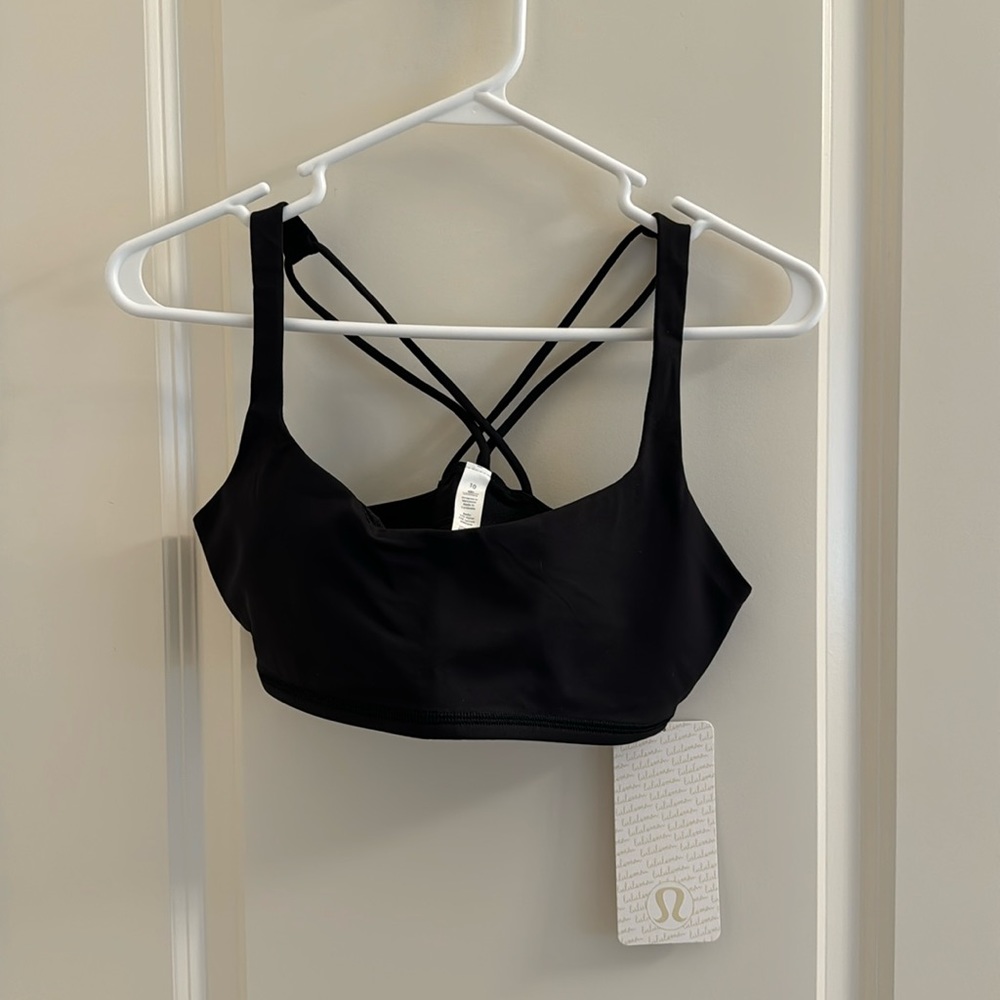 NWT Lululemon Free to Be Bra 10